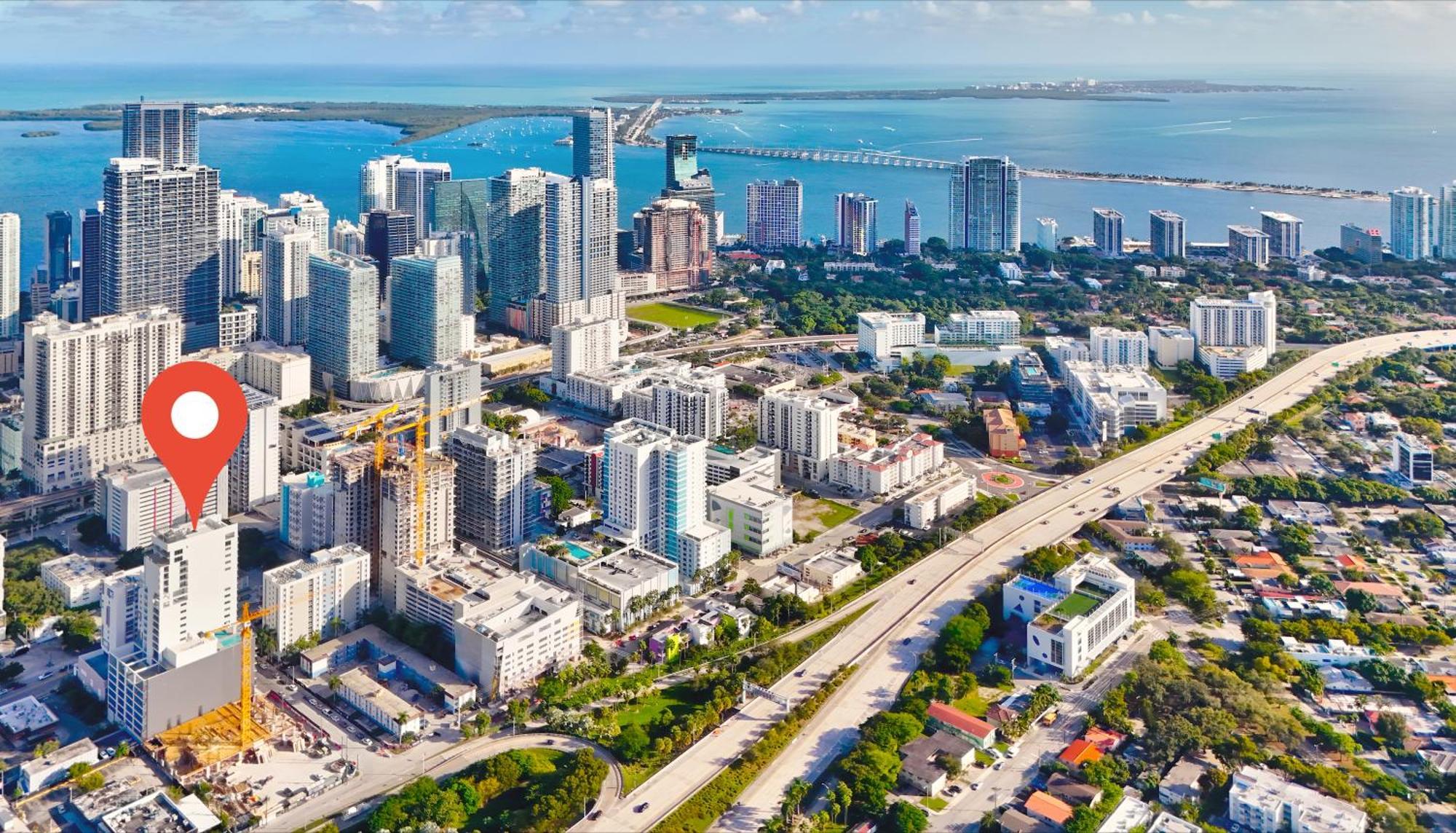 Skyline - Rooftop Pools, Spa, Walk To Downtown & Brickell Apartment