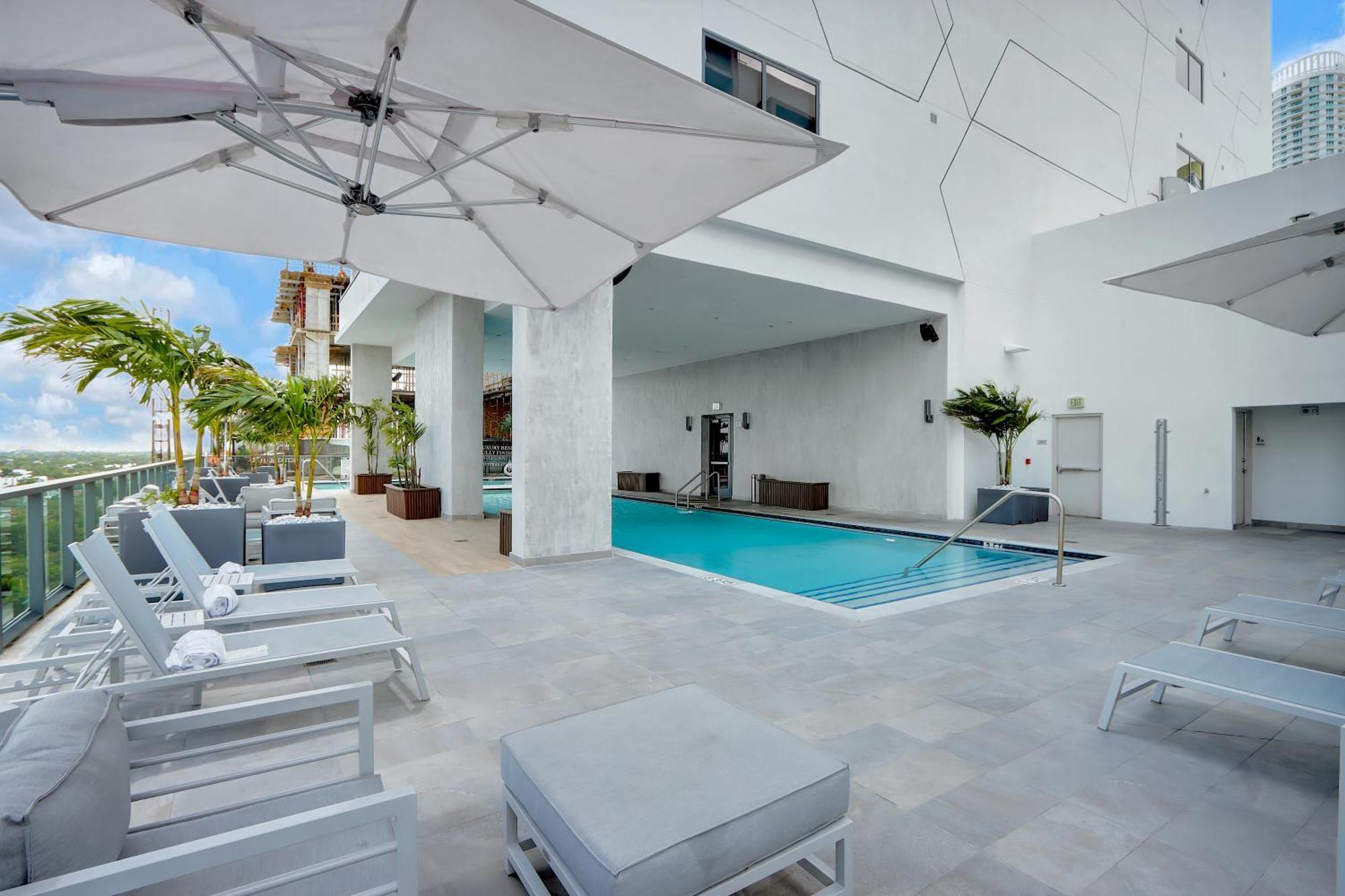 Skyline - Rooftop Pools, Spa, Walk To Downtown & Brickell