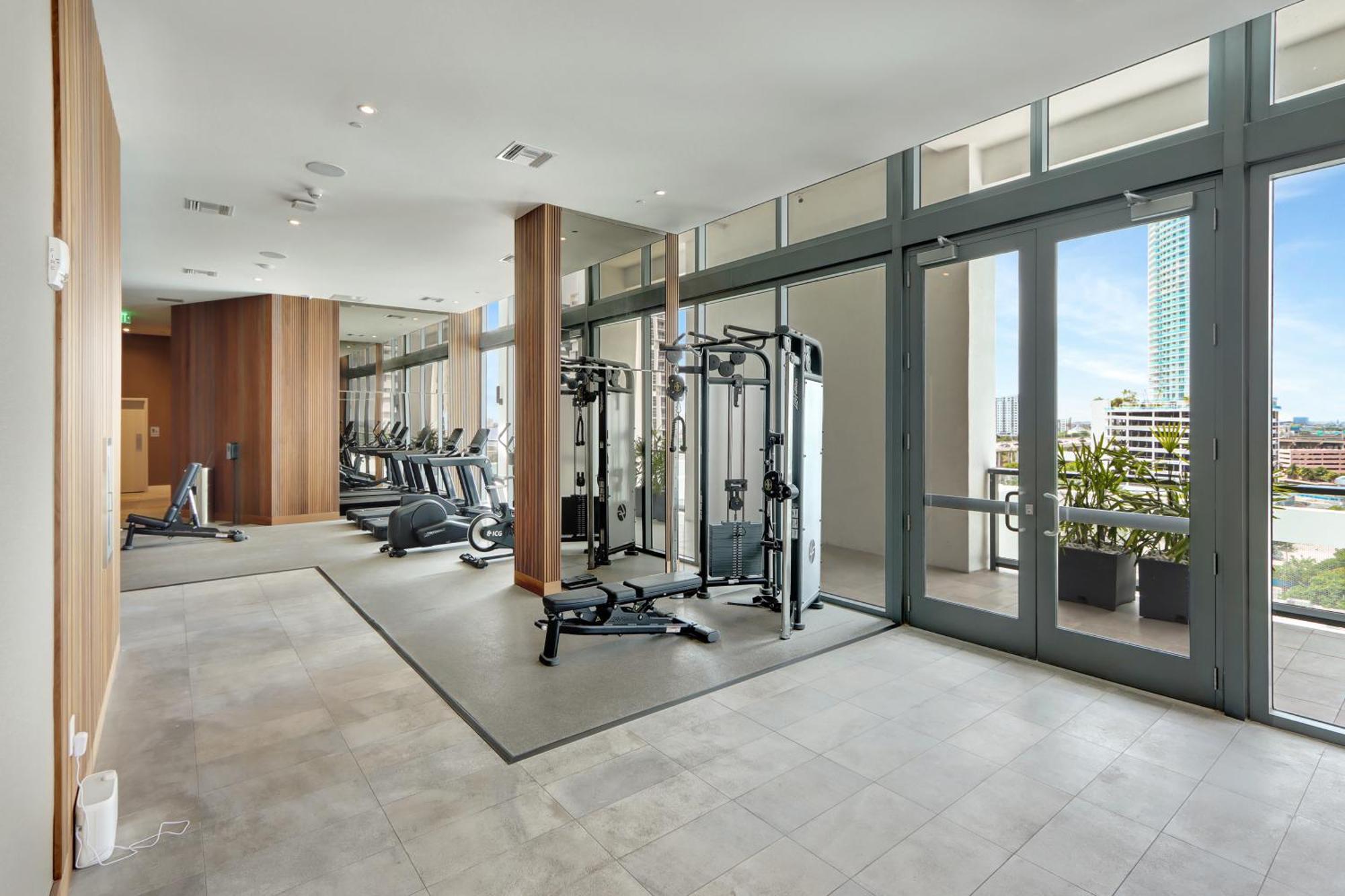 Skyline - Rooftop Pools, Spa, Walk To Downtown & Brickell Apartment