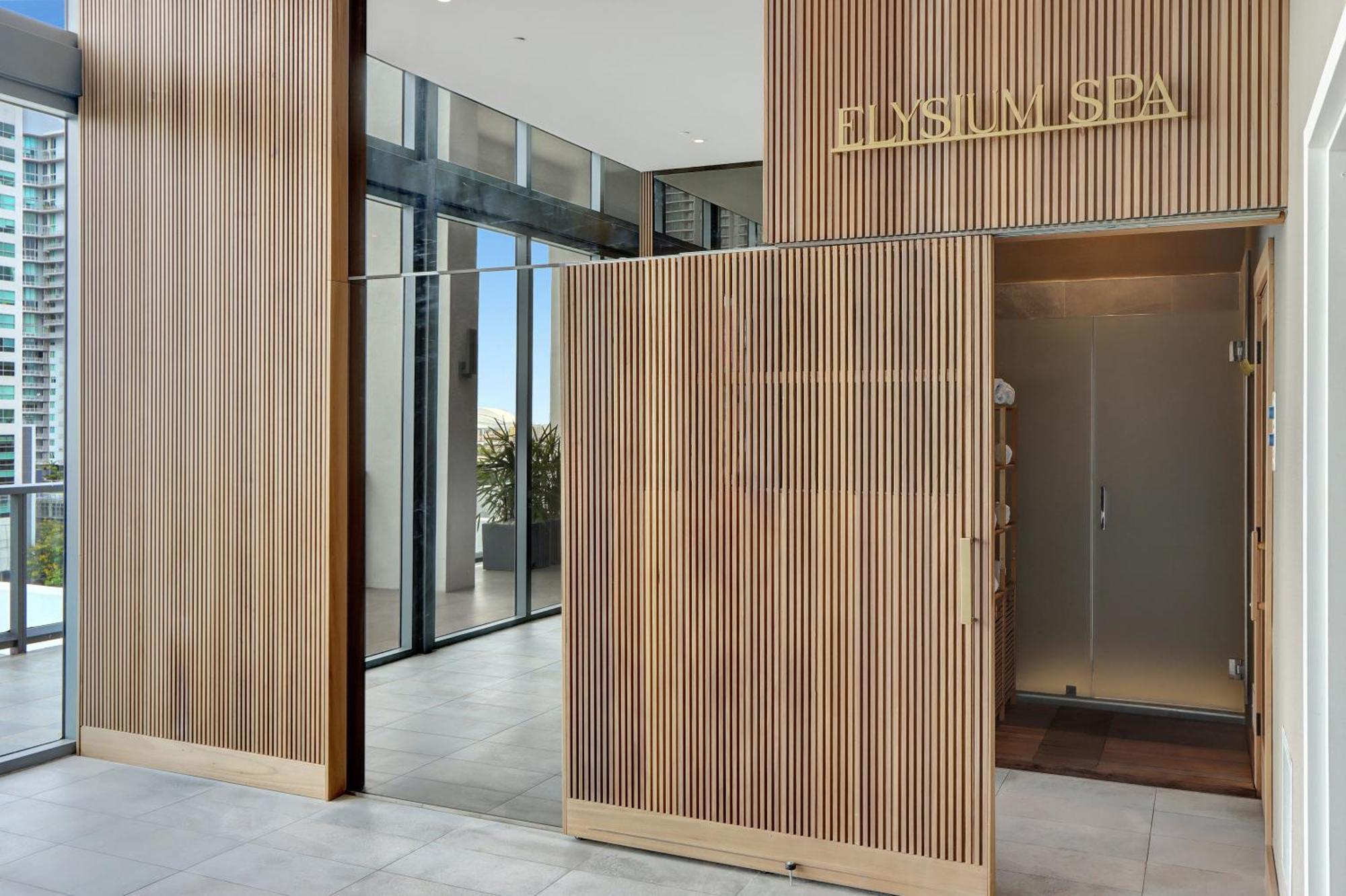 Skyline - Rooftop Pools, Spa, Walk To Downtown & Brickell Apartment Miami