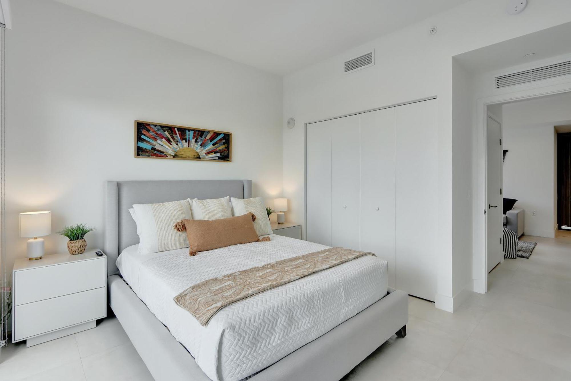 Skyline - Rooftop Pools, Spa, Walk To Downtown & Brickell Apartment