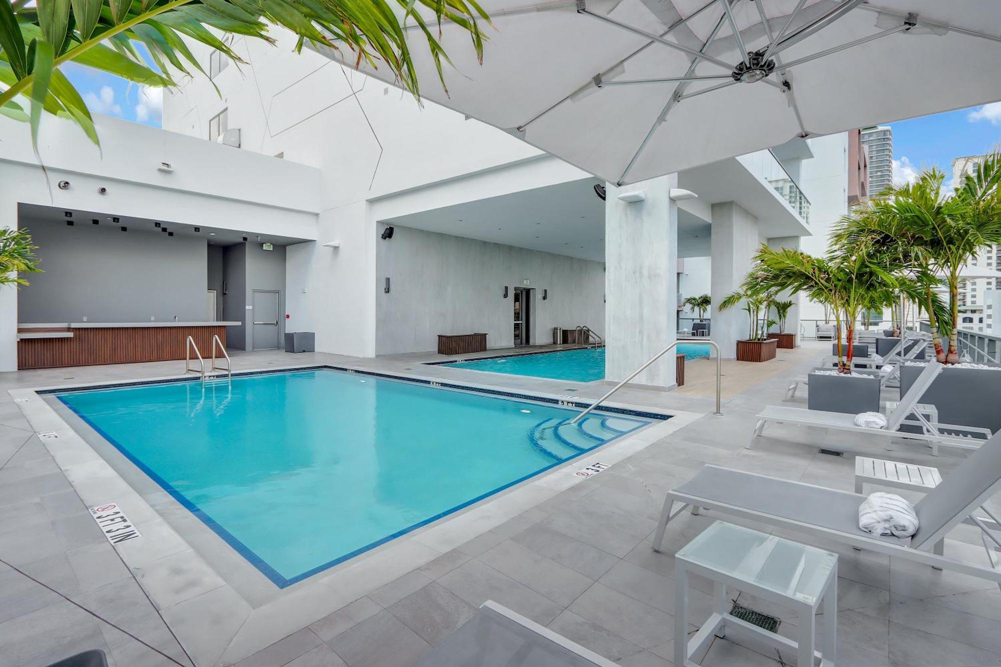 Skyline - Rooftop Pools, Spa, Walk To Downtown & Brickell *