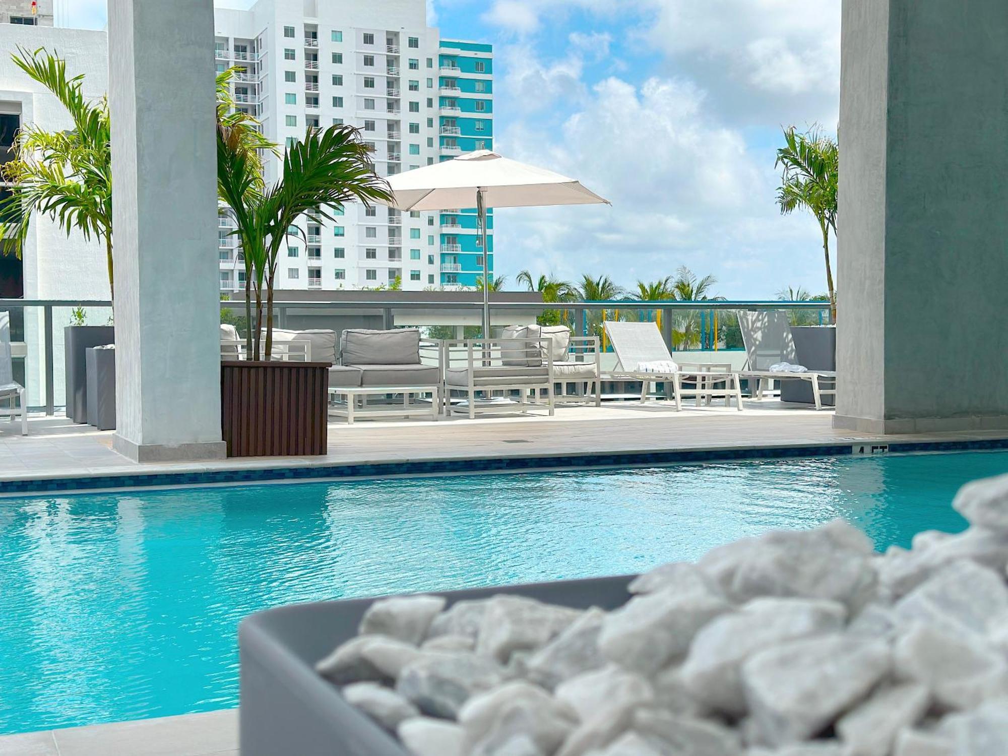 Skyline - Rooftop Pools, Spa, Walk To Downtown & Brickell Miami